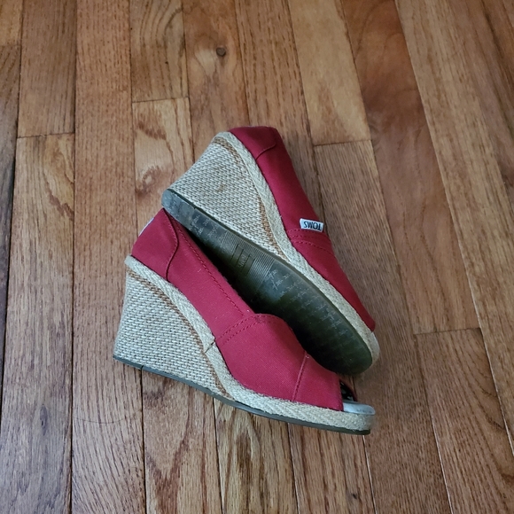 Toms Red Michelle Wedge Open Toe Sandal - Picture 8 of 10